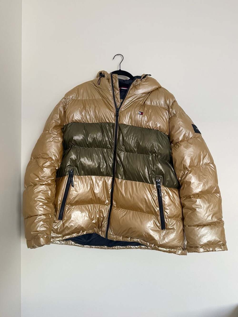 Tommy Hilfiger Men's Pearlized Colorblock Hooded Puffer Jacket Gold Green 2XL